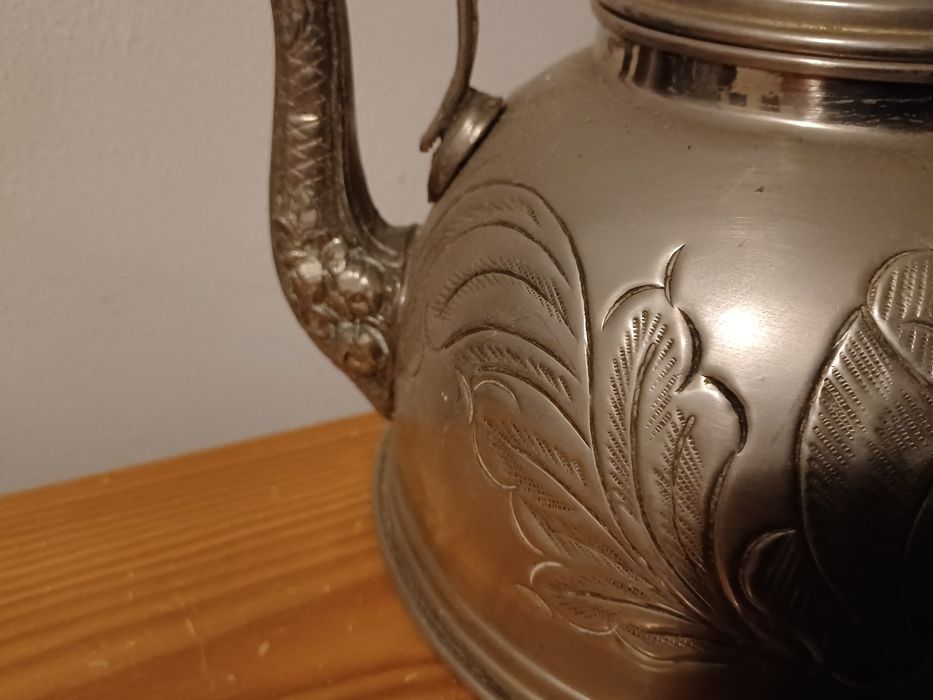 Chaleira decorativa estanho