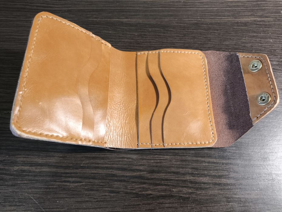 Кожаные кошельки ручной работы.