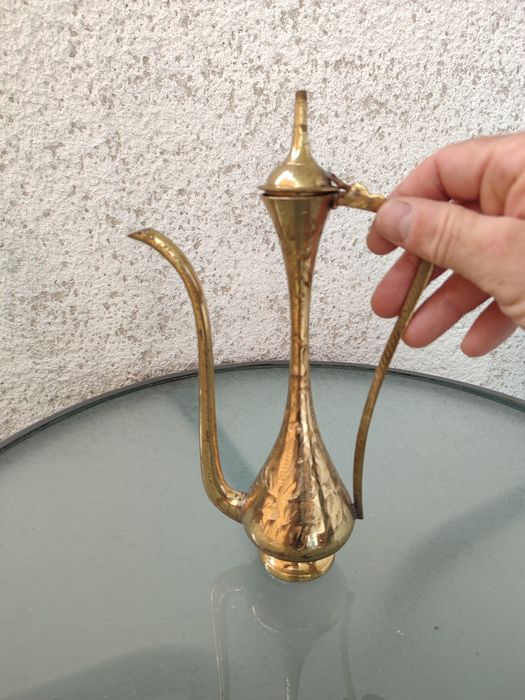 Кувшин с латуни..