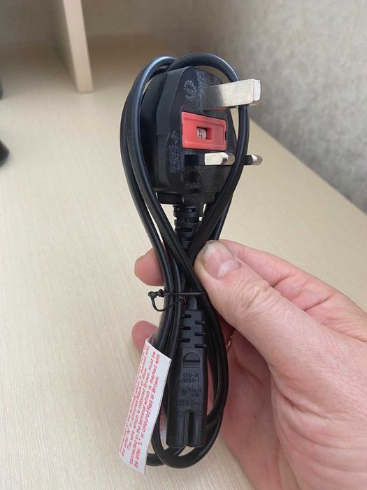 Продам зарядку для ноутбука 3 пин с вилкой