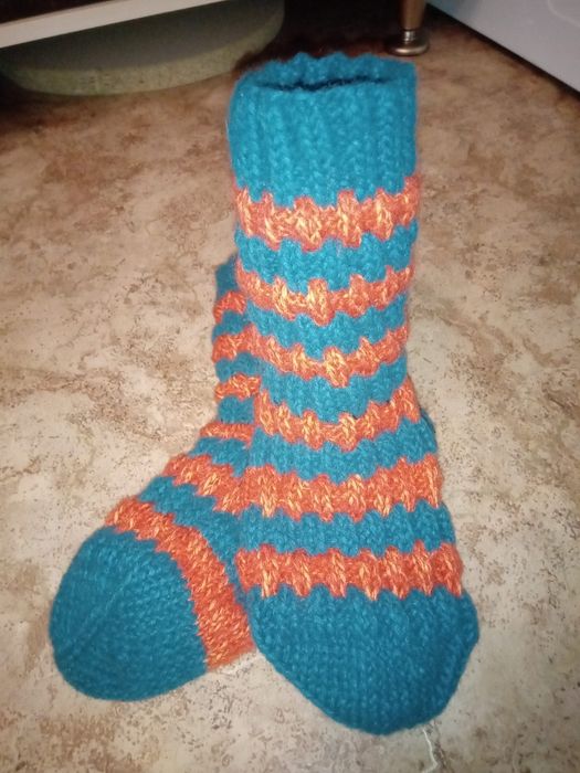 Вязаные носочки ручной работы