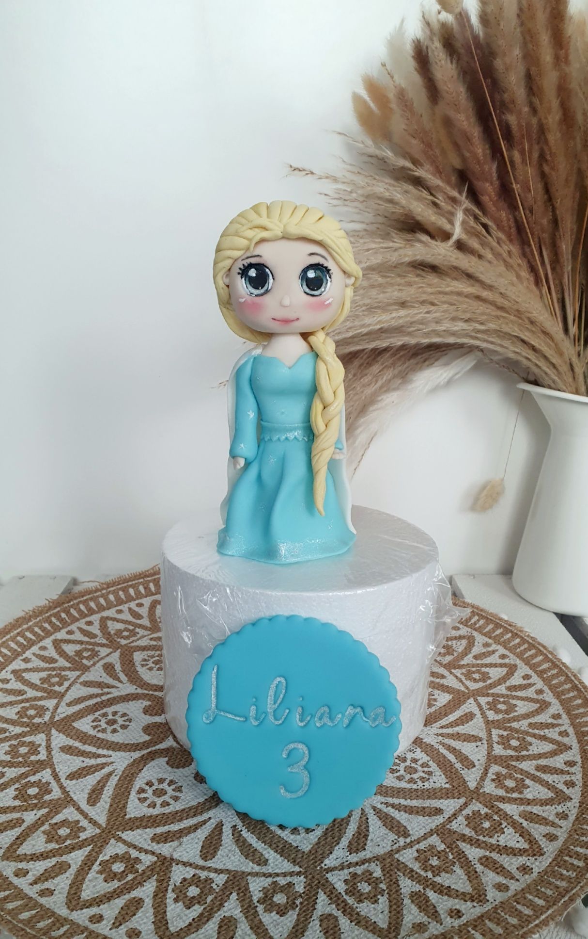 Figurka z masy cukrowej na tort Elsa