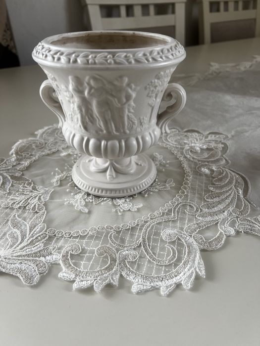 Керамічна ваза в грецькому стилі