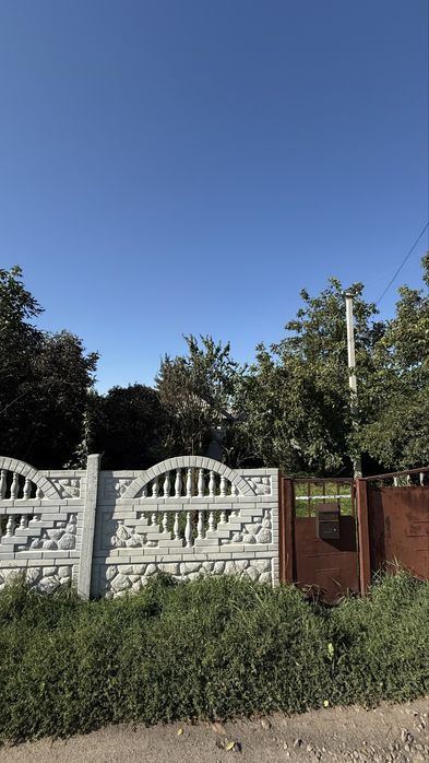 Будинок біля лісу для життя чи дачі