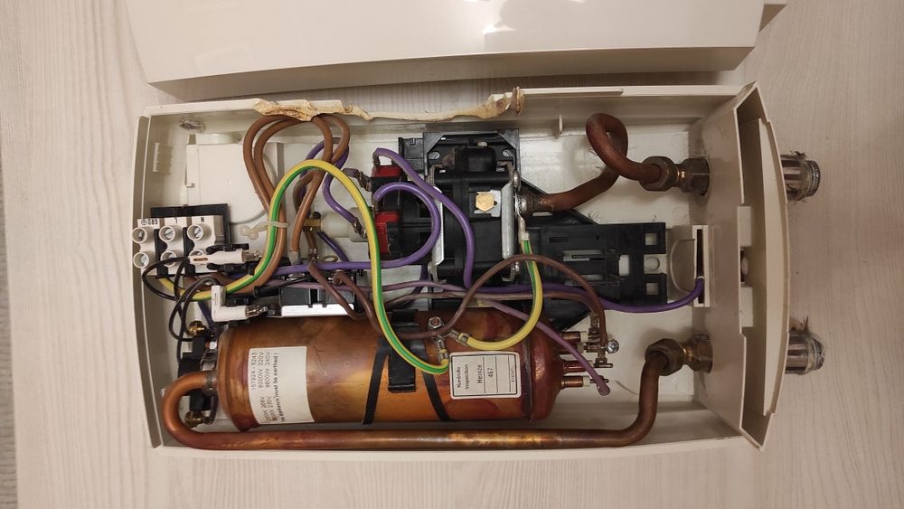 Продаж водонагрівач (бойлер) електричний проточний Stiebel Eltron DHС8