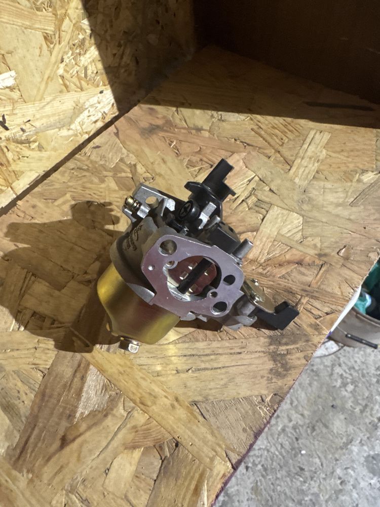 Карбюратор Briggs & Stratton