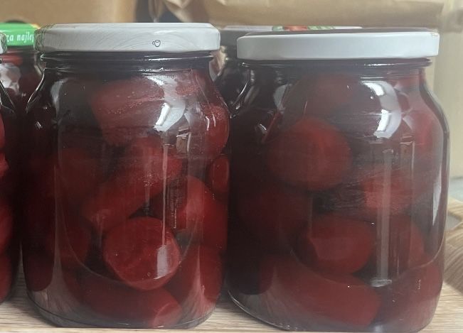 Buraczki świeże czerwone całe małe w słoikach