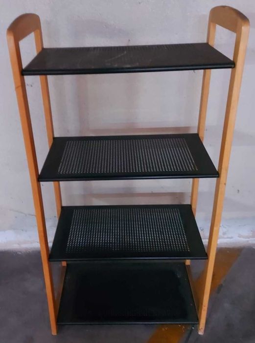 Estante com 4 prateleiras