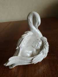 Продам статуэтку лебедя с ангелочком