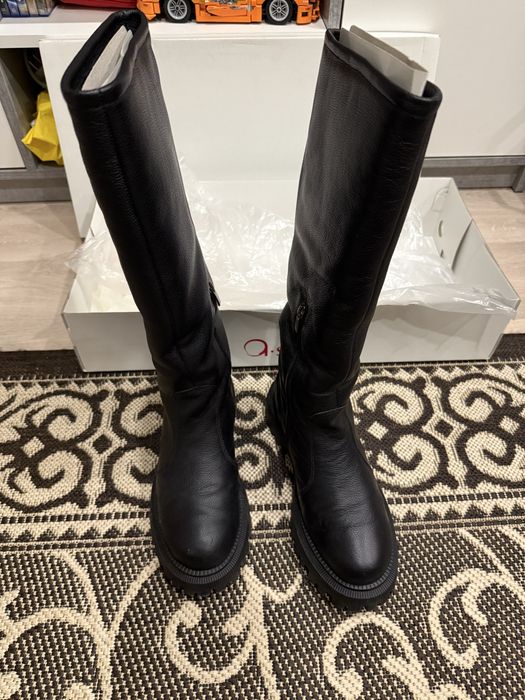 Жіночі зимові чорні шкіряні чоботи з хутром