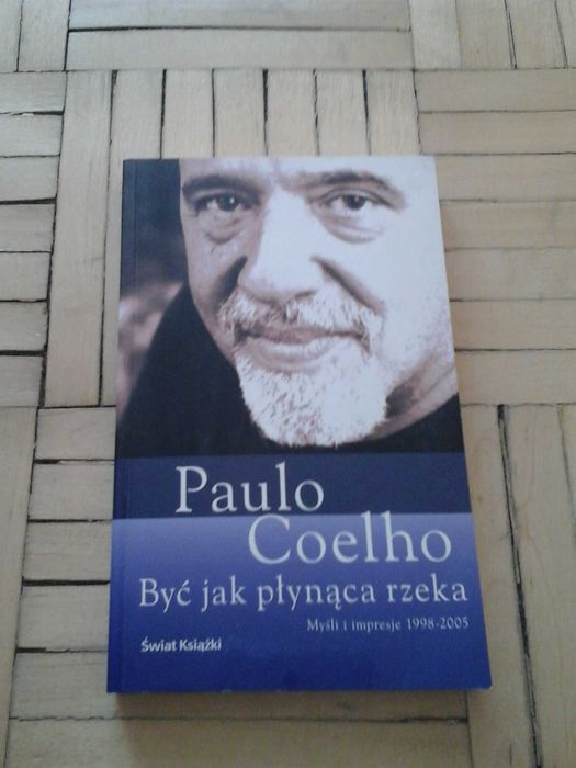 książka Paulo Coehlo " Być jak płynąca rzeka"