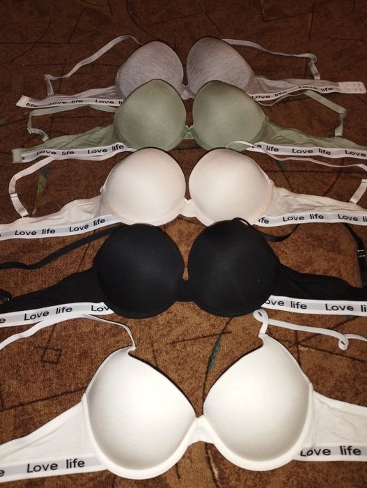 Бюстгальтер жіночий