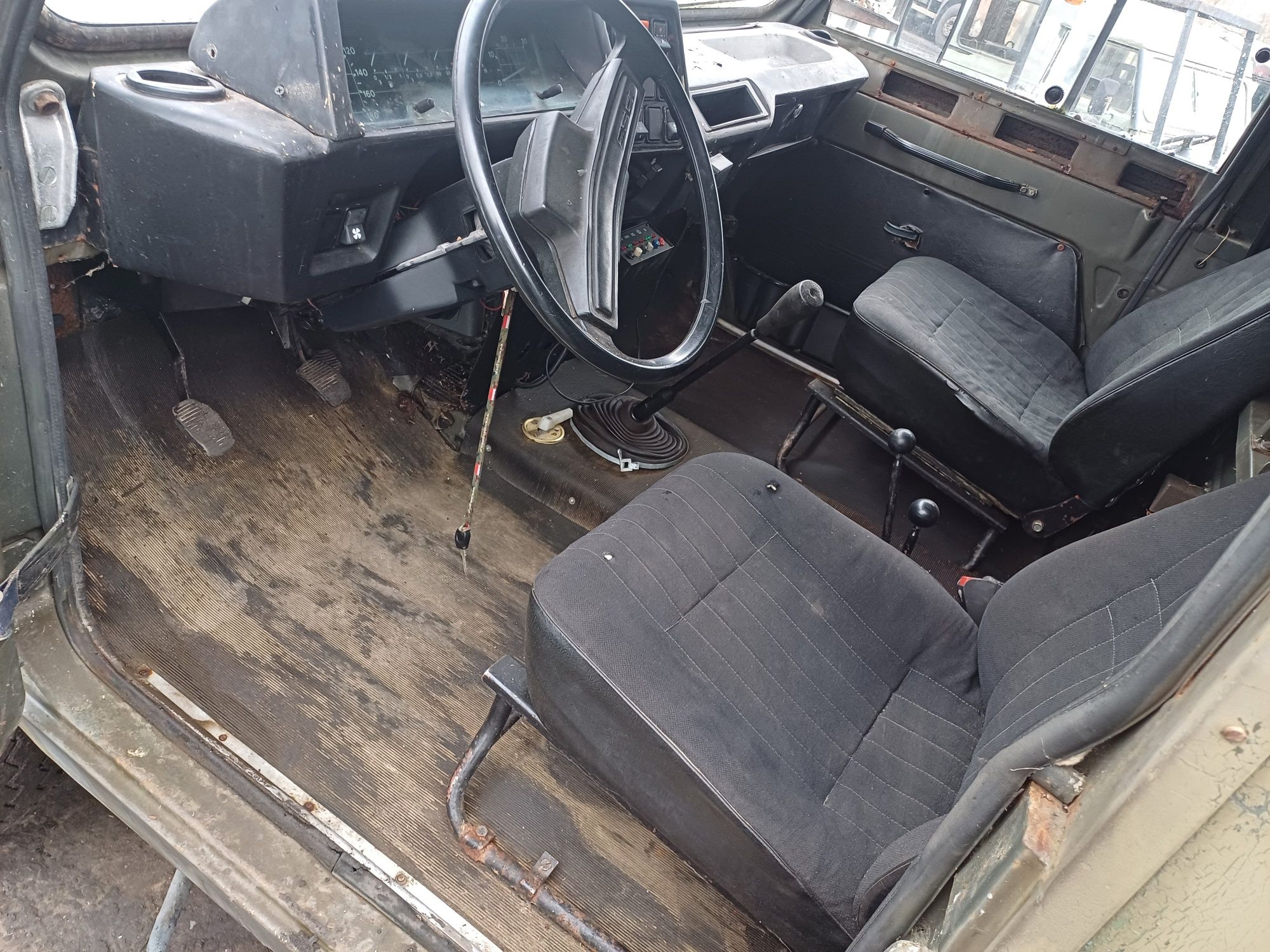 Tarpan honker sanitarka 2.5 iveco