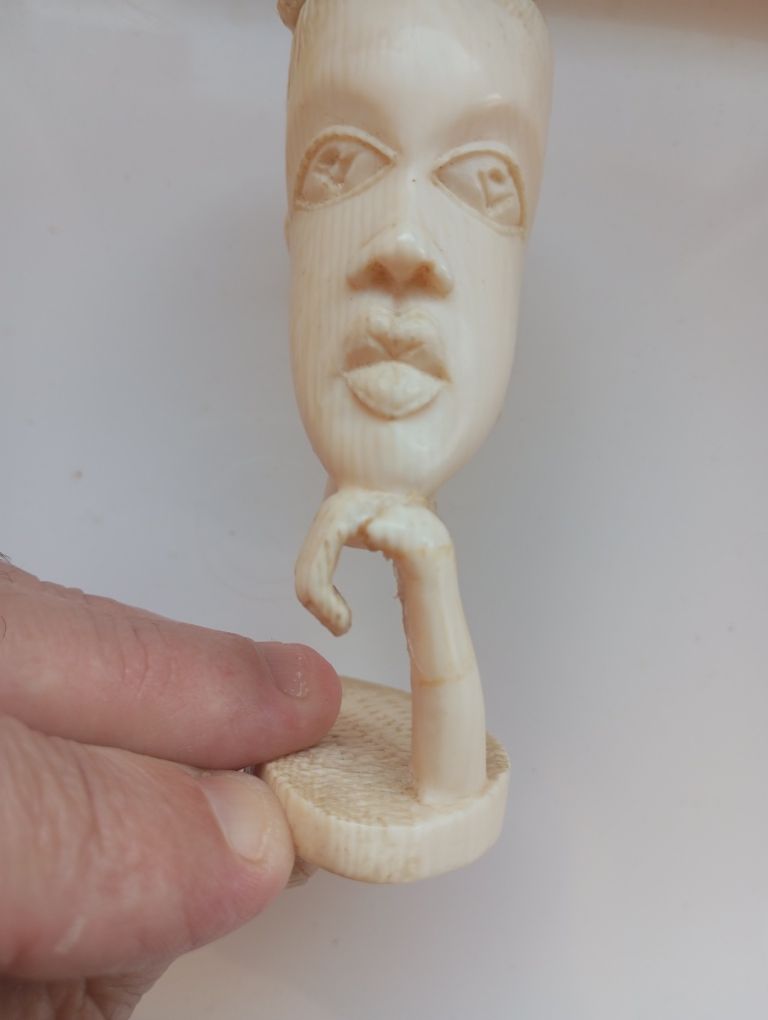 Cabeça de mulher em marfi