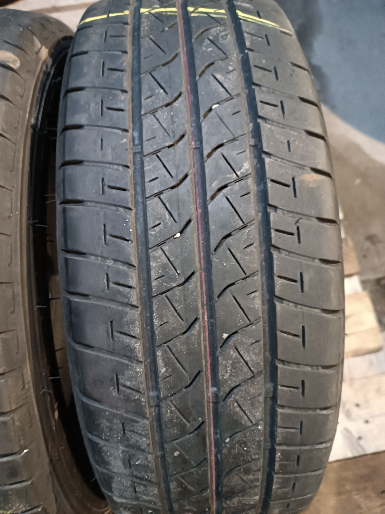 Opony letnie 215 60 R17C Bridgestone Michelin