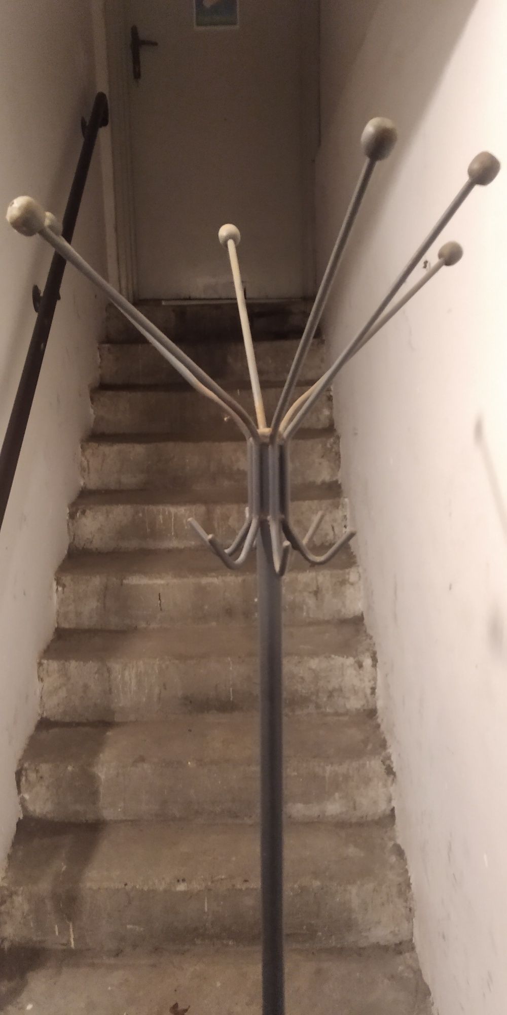 Wieszak metalowy zabytek