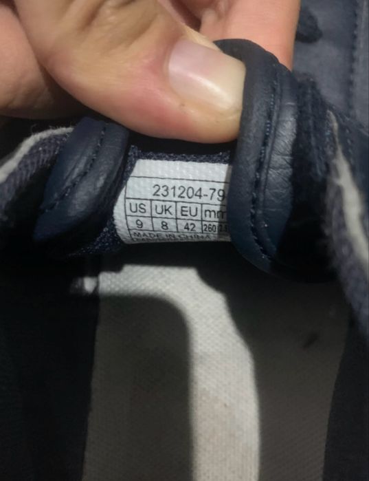 Tenis da levi’s.