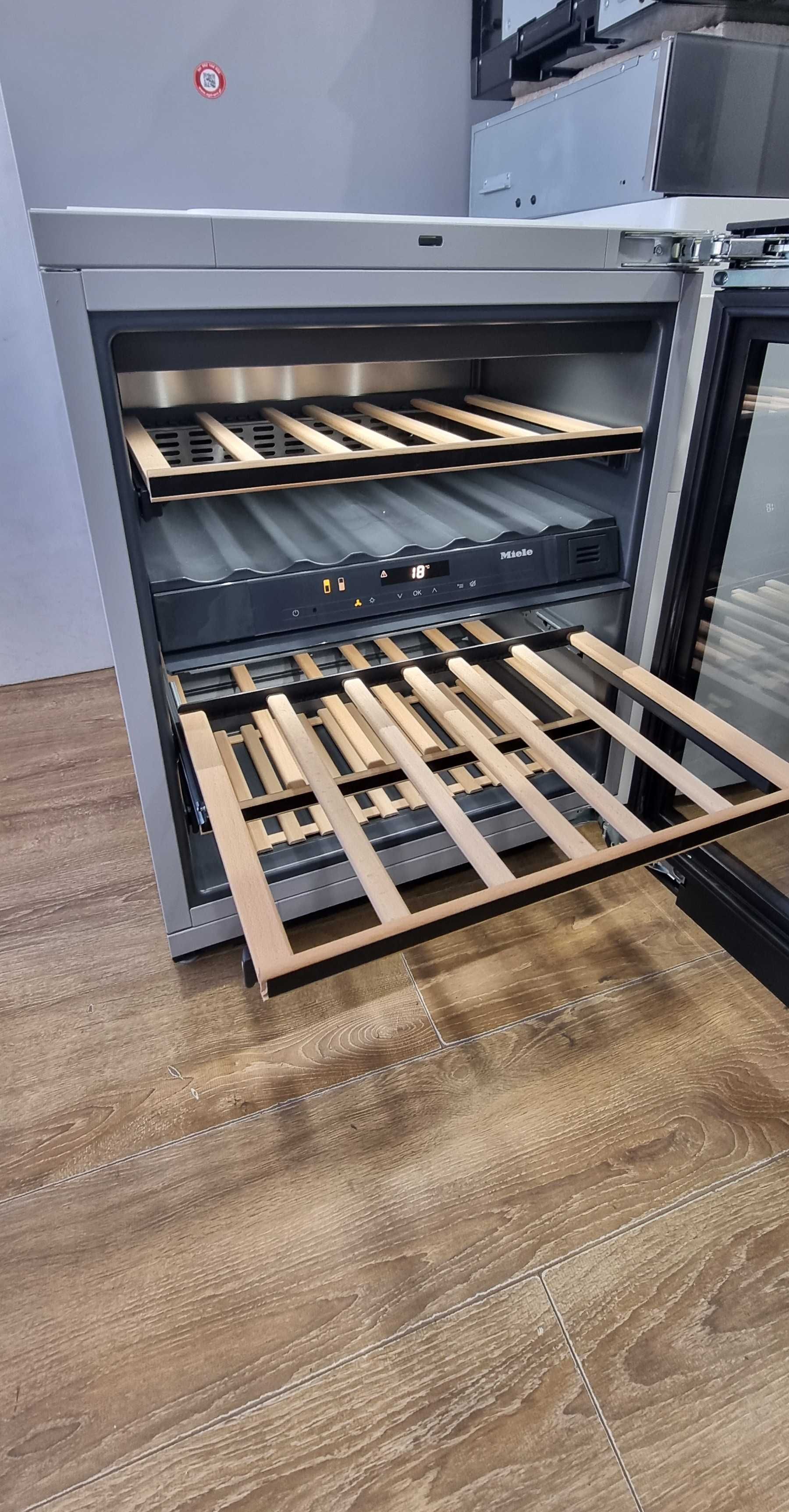 Chłodziarka do wina, winiarka do zabudowy Miele KWT 6322 UG. Push2open