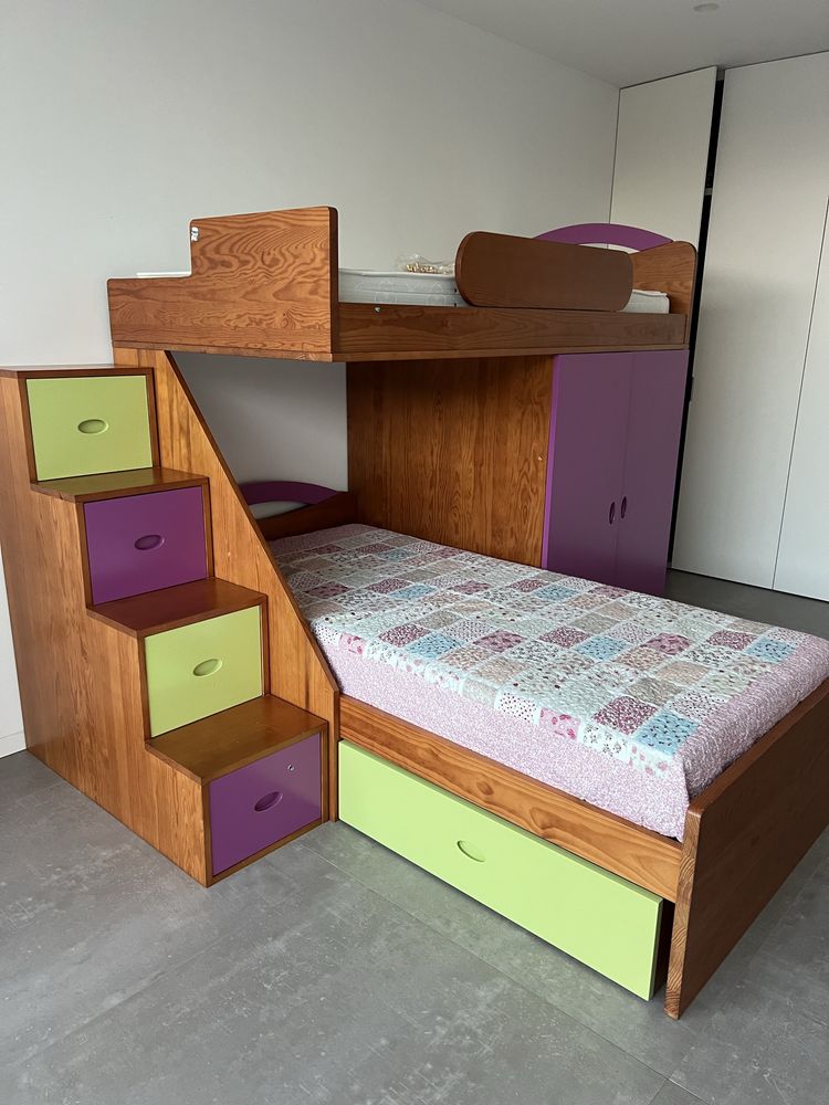Beliche de 2 camas com movel imbutido