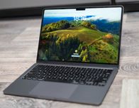 MacBook Air M3 8GB / 256GB (Space Gray)