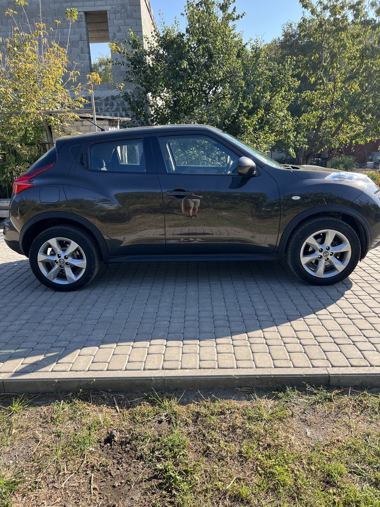 Nissan Juke 2011 отличное состаяние