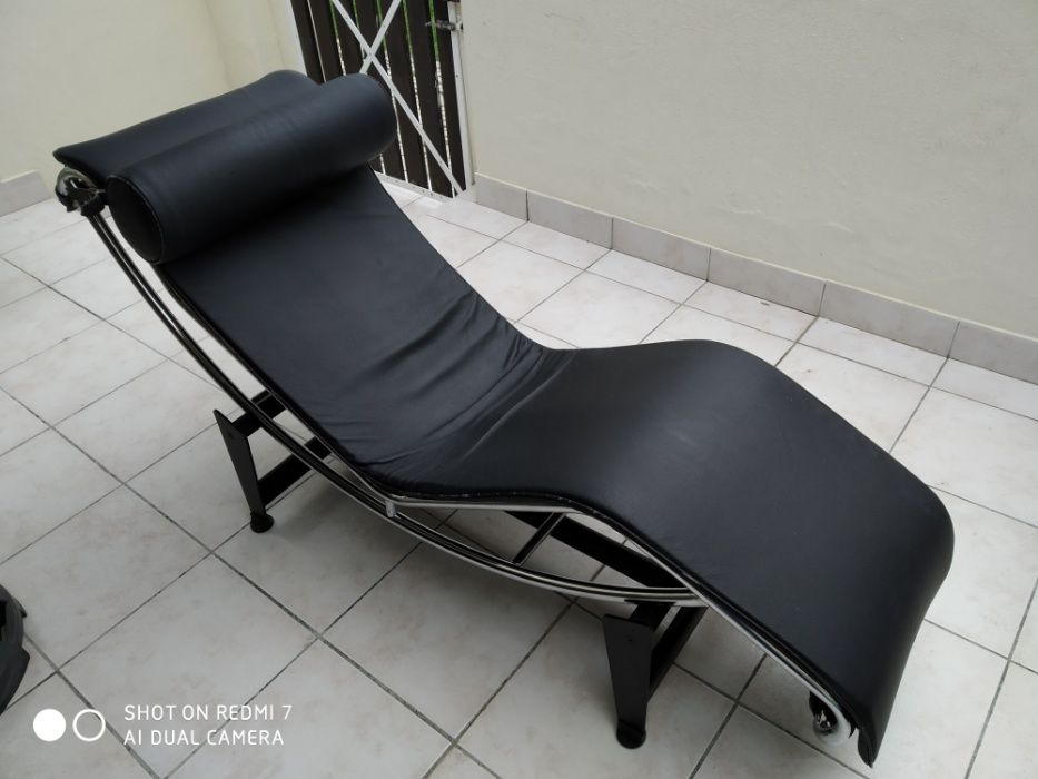 Espreguiçadeira Le Corbusier em pele impecável