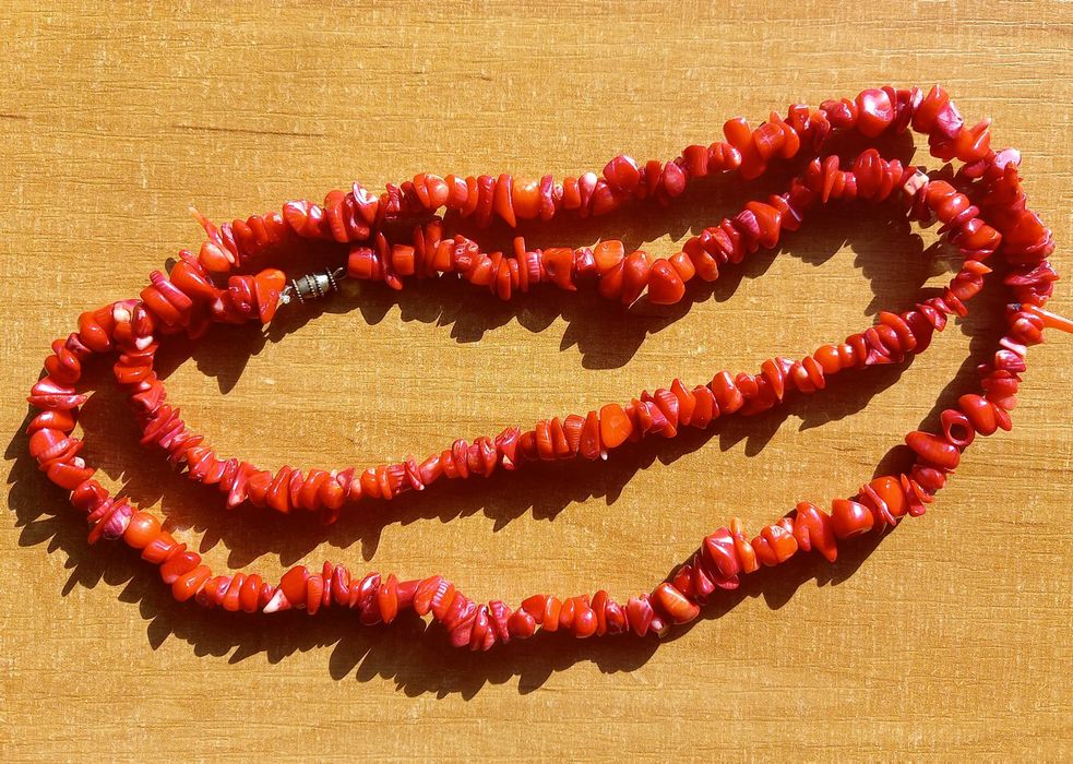 korale i kryształ górski- naszyjniki