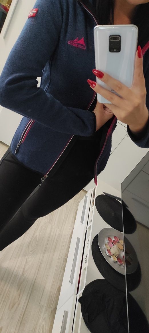 Gruby ciepły polar Softshell Membrana Nordberg M
Stan bardzo dobry
Pol
