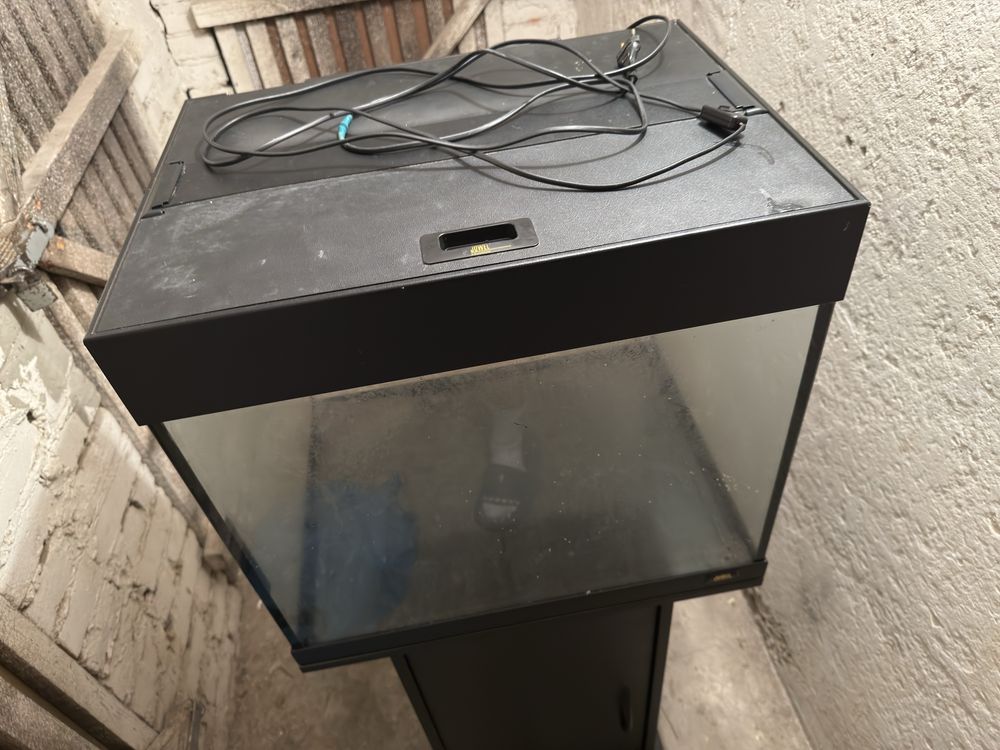 Akwarium 110L z wyposazeniem i szafka pod wymiar