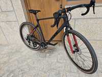 Bicicleta gravel carbono