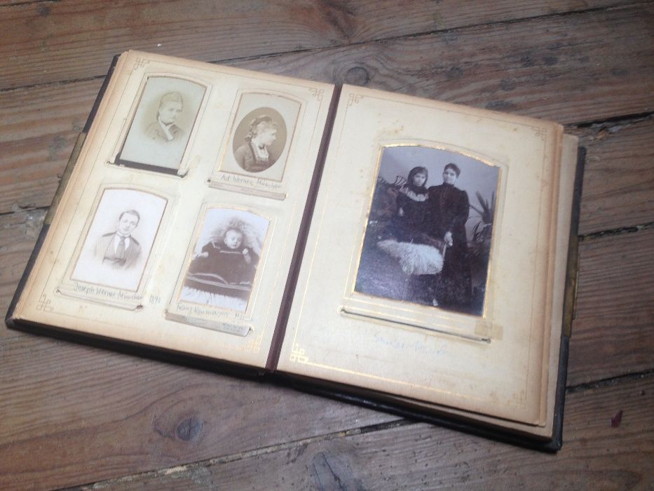 Antigo livro falso com fotografias e gaveta escondida (Fake Book)