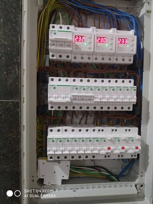 Послуги електрика.