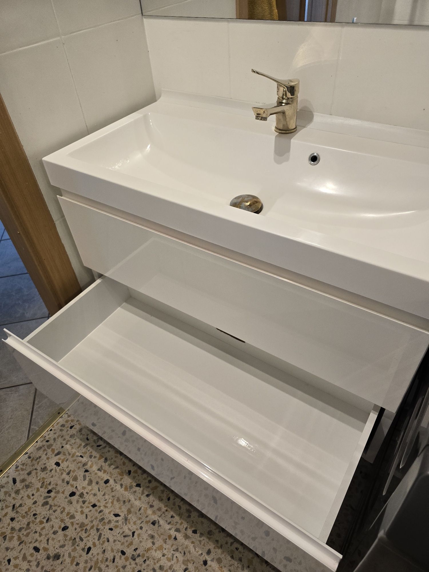 Szafka lazienkowa z umywalką 80