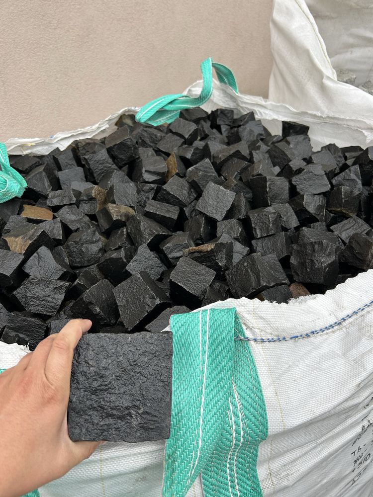 KOSTKA BAZALTOWA ŁUPANA 4x6, 7x9, 8x11 Czarny Granit Szwed Bazalt Grys