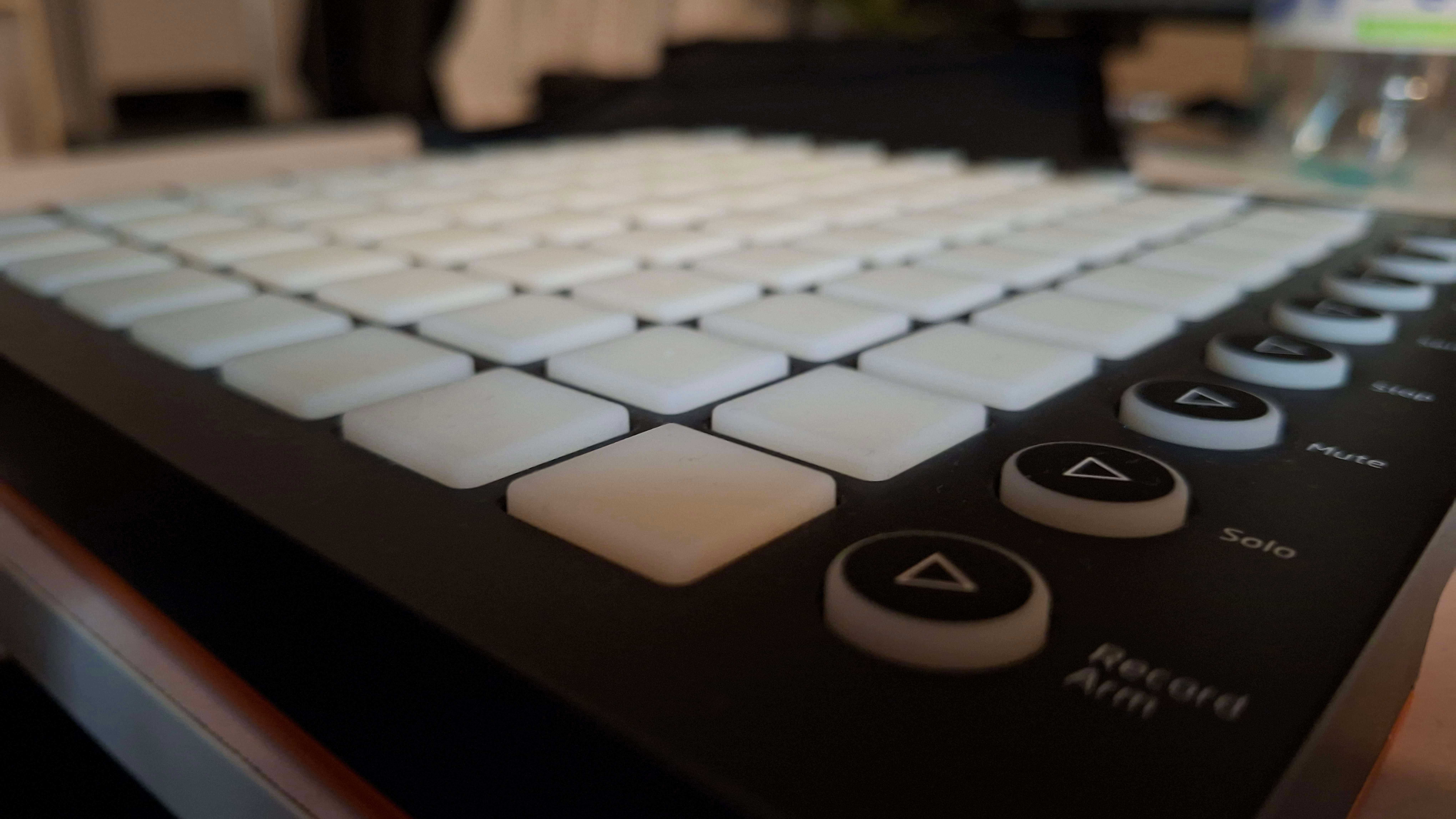 Novation Launchpad MK2 MIDI + Pokrowiec + Kable