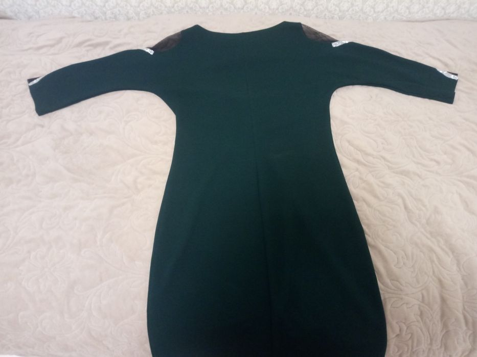 Красива жіноча сукня