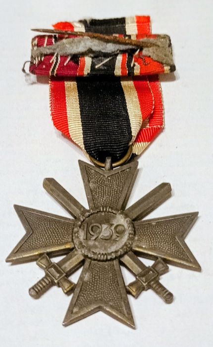 Militaria de Trincheira Cruz de mérito com espadas com barra de fita.