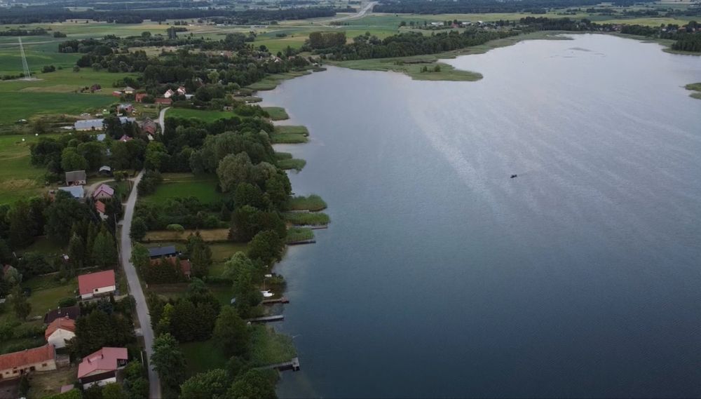 Działki budowlane (bardzo blisko jeziora)