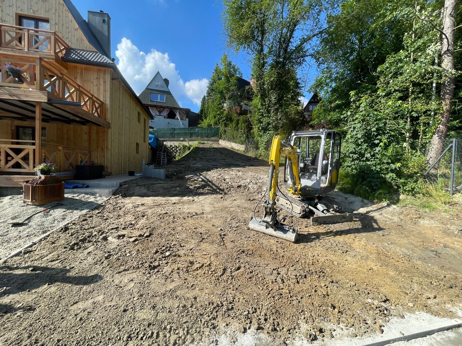 Koparka wyjajem usługi wykopy przyłącza zagęszczarki walec  wypożycz