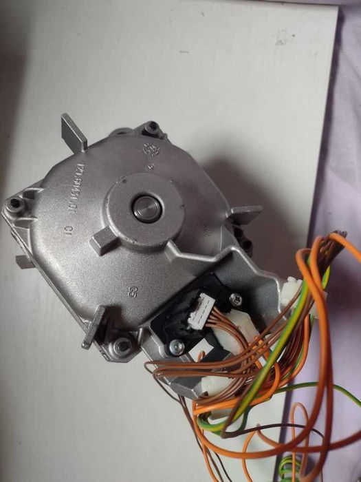 Мотор двигатель стиральной машины Bosch