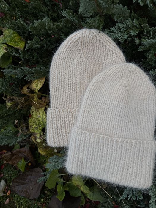 шапки ручної роботи, в'язані з відворотом, мохер, вязаные с отворотом