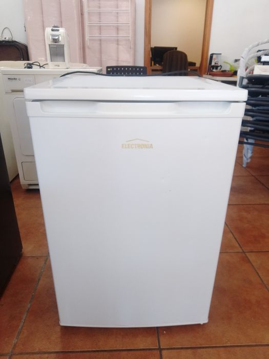 Pequeno Frigorífico ELECTRONIA (Óptimo Estado / Damos Garantia)