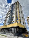Видова простора квартира в зданому будинку бізнес-класу