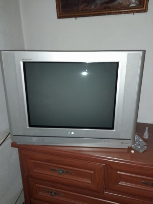 Телевизор LG  и  WEST