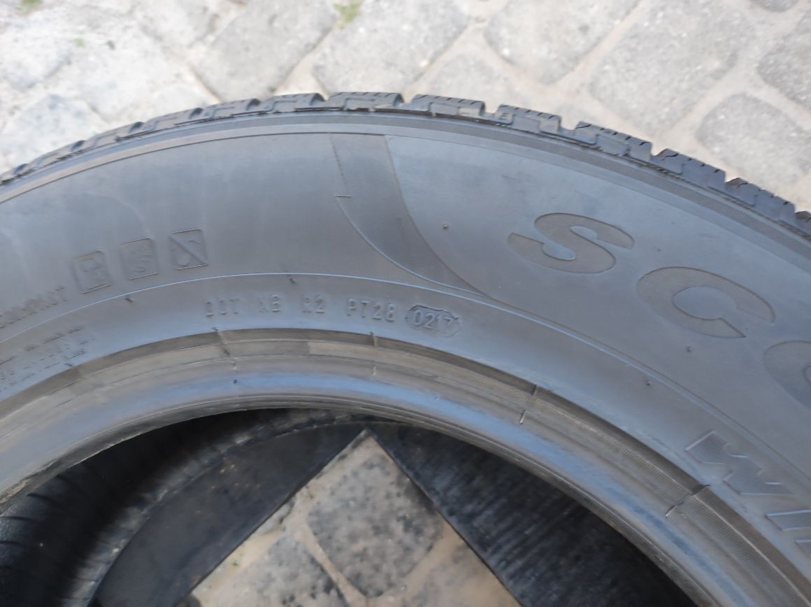 235.65.17 komplet opon zimowych Pirelli Scorpion Winter