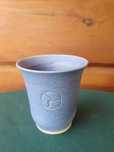 Niebieskie naczynie ceramiczne
