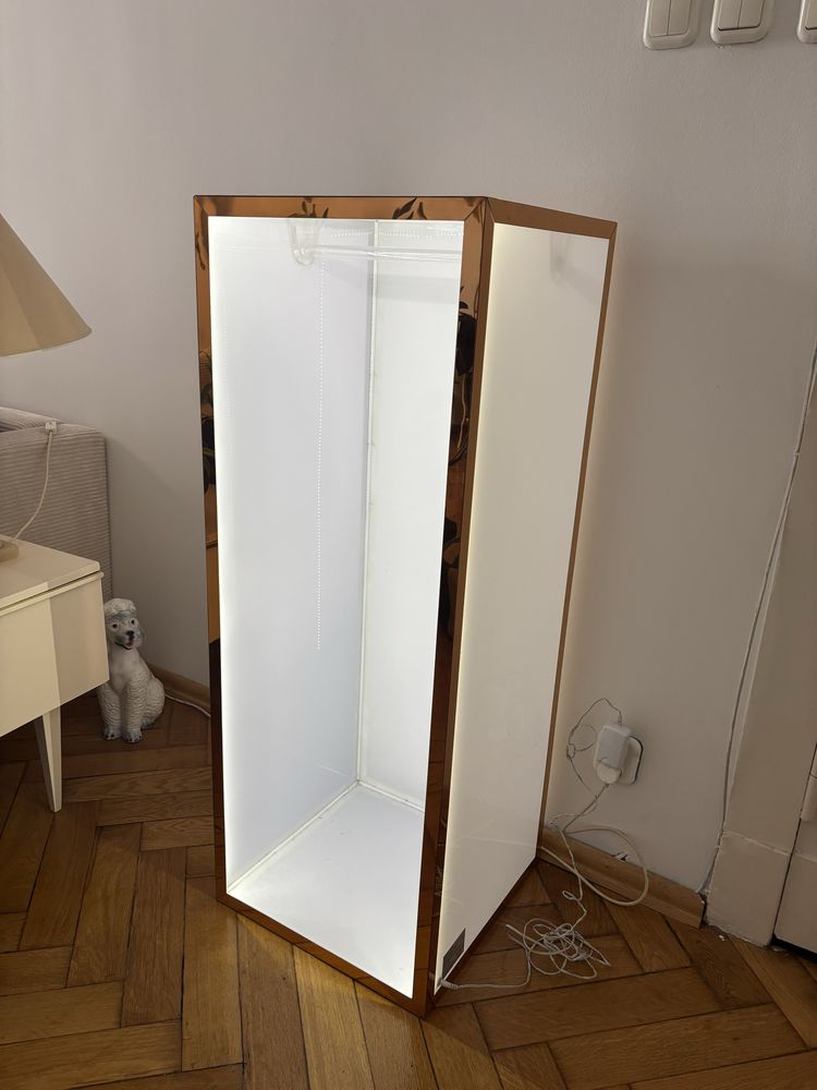 Szafa gablota wystawowa plastikowa z oswietleniem led ciuchy box szafk