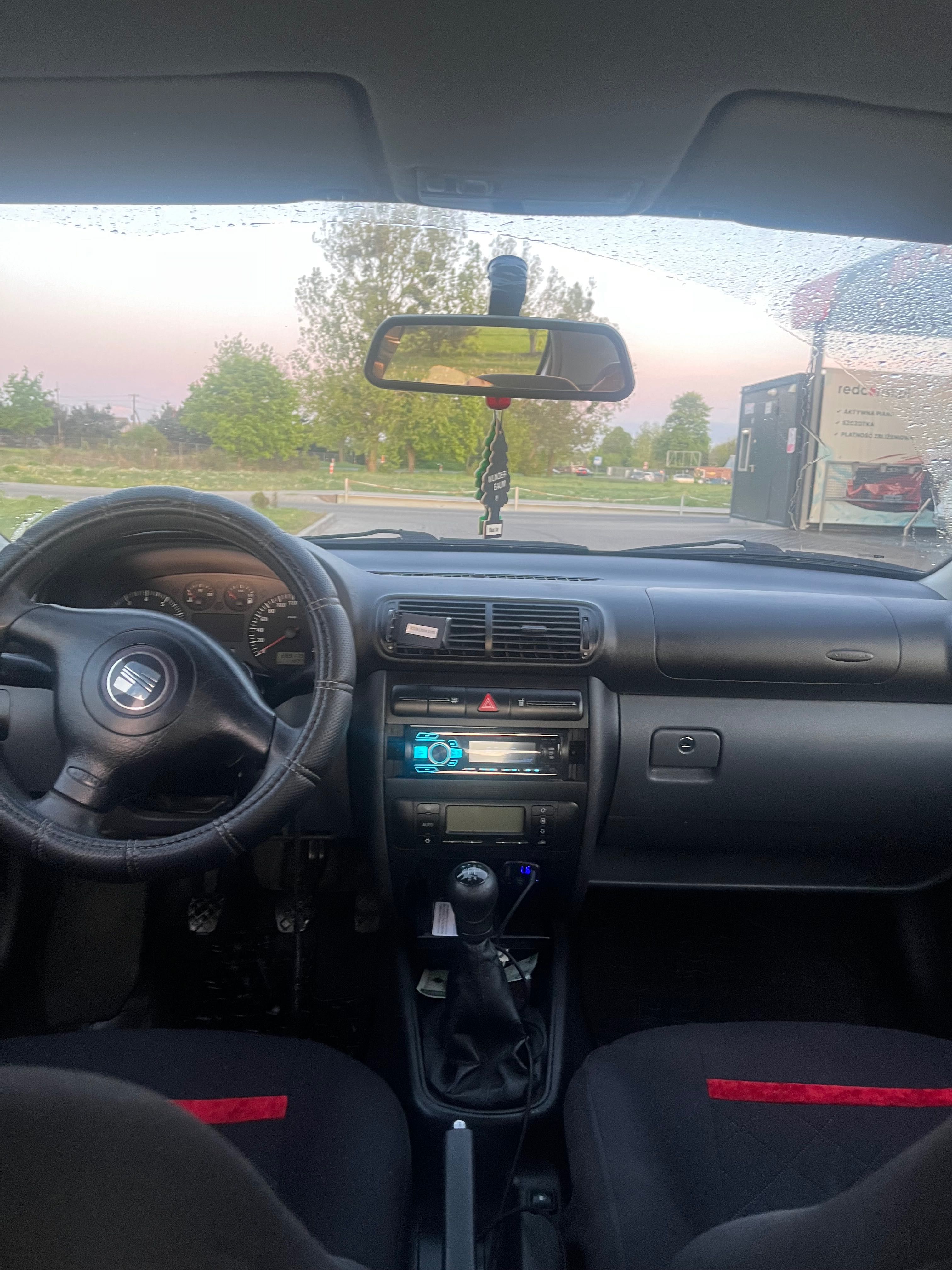 Sprzedam Seata Leona 1.6 sr