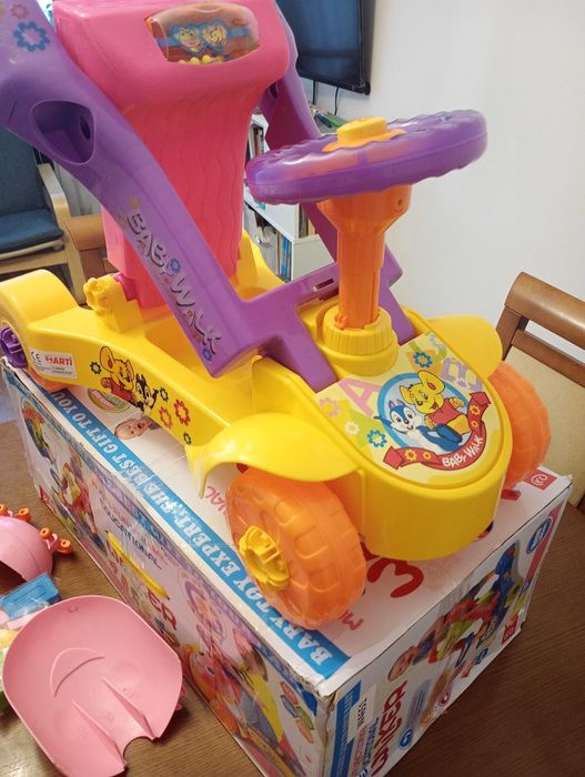 Jeździk chodzik pchacz interaktywny baby walker 18M+