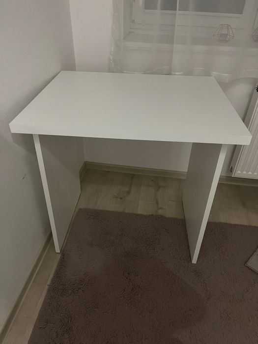Biale biurko bodzio
